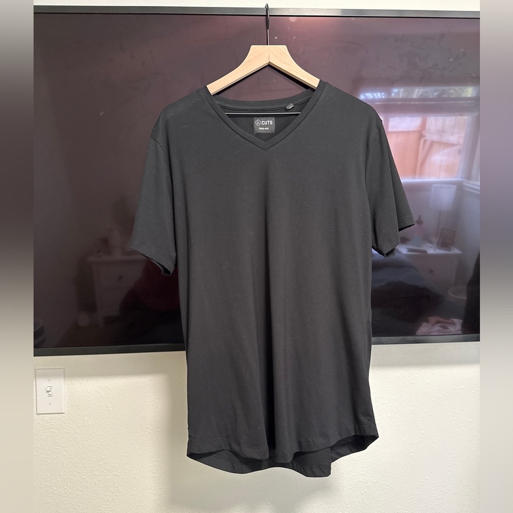 Cuts V neck curve hem XL